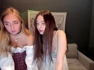 couple Girls On Cam with babelisssam