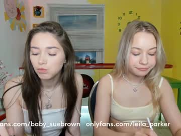 couple Girls On Cam with sue_brown