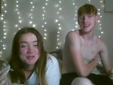 couple Girls On Cam with zekeee420