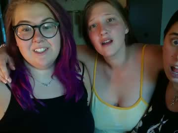 couple Girls On Cam with kinkycottage