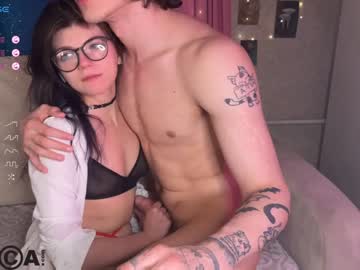 couple Girls On Cam with pocket_lovers