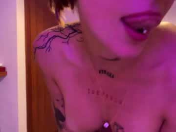 couple Girls On Cam with xesfinge