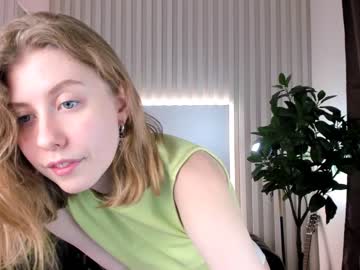 girl Girls On Cam with leslie_that_one