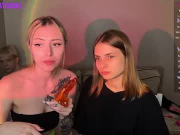 couple Girls On Cam with yourfuture882