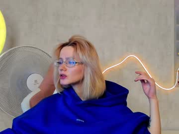 girl Girls On Cam with blondyliluu