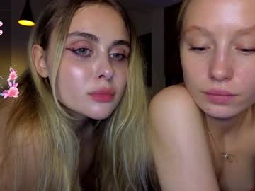 couple Girls On Cam with hqdshka