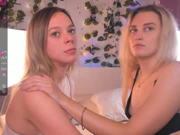 couple Girls On Cam with zoejulie