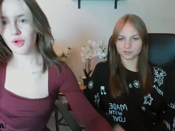 couple Girls On Cam with tina_boom