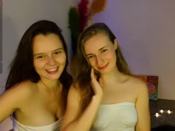 couple Girls On Cam with sunshine_souls