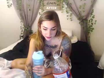 couple Girls On Cam with lilypop31