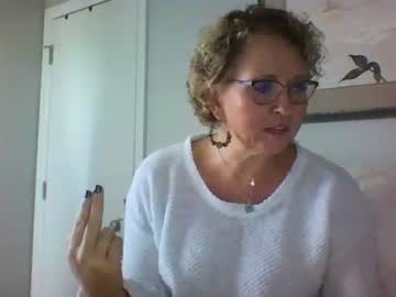 girl Girls On Cam with momnxtdoor