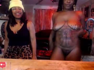 couple Girls On Cam with iggygalore
