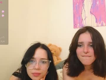 couple Girls On Cam with click_start