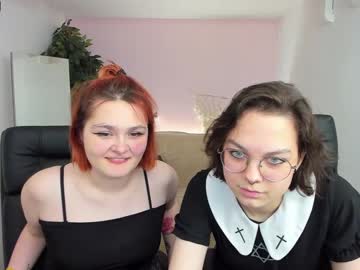 couple Girls On Cam with doreen_and_mona