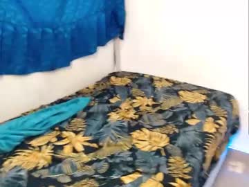 couple Girls On Cam with massatgeserotics