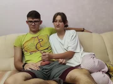 couple Girls On Cam with mblueberry