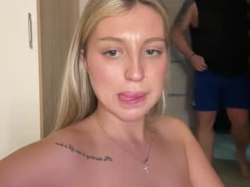 couple Girls On Cam with skyffi