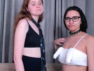 couple Girls On Cam with earleneclarkston