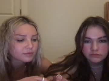 couple Girls On Cam with skyk8iee